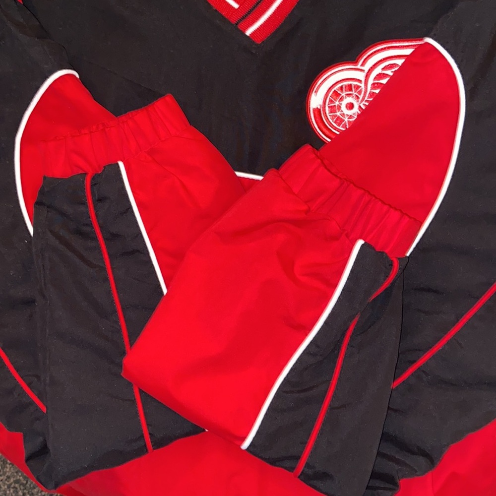 NHL Detroit Red Wings Red and Black Windbreaker Jacket - Picture 4 of 6